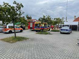 Kierująca audi wjechała na cmentarz. Nie zauważyła, że wysuwa się blokada