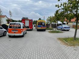 Kierująca audi wjechała na cmentarz. Nie zauważyła, że wysuwa się blokada