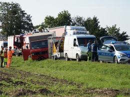Samochód ciężarowy najechał na pojazdy robót drogowych. Wypadek na DK 94