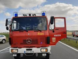 Samochód osobowy wjechał w naczepę samochodu ciężarowego na autostradzie A4