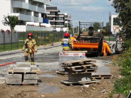 Pożar samochodu na budowie drogi łączącej Bielską i Sieradzką