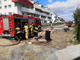 Pożar samochodu na budowie drogi łączącej Bielską i Sieradzką