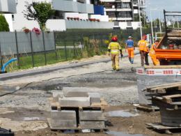 Pożar samochodu na budowie drogi łączącej Bielską i Sieradzką