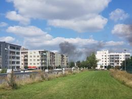 Pożar samochodu na budowie drogi łączącej Bielską i Sieradzką
