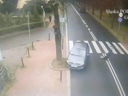 18-latka wtargnęła pod nadjeżdżający samochód, mandat dostała...