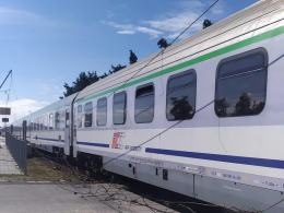 Zerwana trakcja kolejowa na trasie Kędzierzyn-Koźle - Raciborz