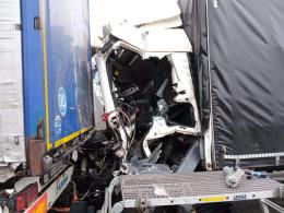 Trzy samochody ciężarowe zderzyły się na A4. Autostrada zablokowana