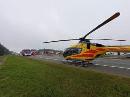 Trzy samochody ciężarowe zderzyły się na A4. Autostrada zablokowana