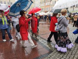Seniorzy przejęli kontrolę nad miastem