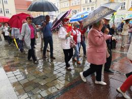 Seniorzy przejęli kontrolę nad miastem