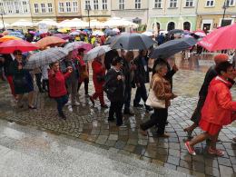 Seniorzy przejęli kontrolę nad miastem