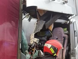 Zderzenie dwóch ciężarówek na A4. Jeden z kierowców trafił do szpitala