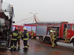 Zderzenie dwóch ciężarówek na A4. Jeden z kierowców trafił do szpitala
