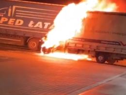 Pożar busa na stacji benzynowej na autostradzie A4