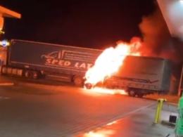 Pożar busa na stacji benzynowej na autostradzie A4