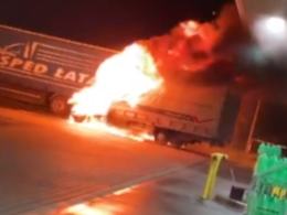 Pożar busa na stacji benzynowej na autostradzie A4