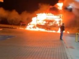 Pożar busa na stacji benzynowej na autostradzie A4