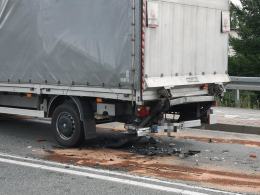 3 pojazdy zderzyły się w Dobrzeniu Wielkim. Są utrudnienia w ruchu
