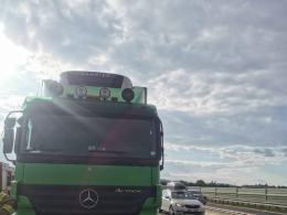 Wypadek na A4. Pijany kierowca ciężarówki wjechał w samochód osobowy