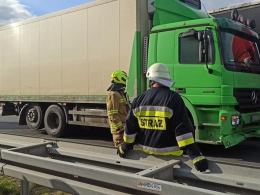 Wypadek na A4. Pijany kierowca ciężarówki wjechał w samochód osobowy