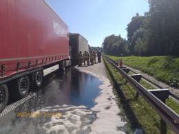 Zderzenie dwóch samochodów ciężarowych na krapkowickim odcinku A4