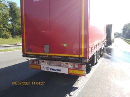 Zderzenie dwóch samochodów ciężarowych na krapkowickim odcinku A4