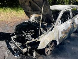 Samochód osobowy w ogniu. Akcja strażaków na trasie Zawadzkie - Kolonowskie