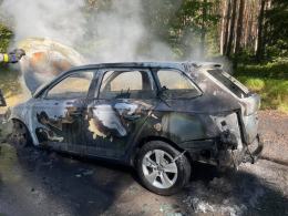 Samochód osobowy w ogniu. Akcja strażaków na trasie Zawadzkie - Kolonowskie