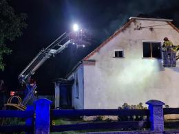 Wybuch gazu w domu jednorodzinnym. Poparzony został lokator