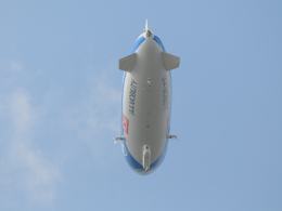 Olbrzymi Zeppelin przeleciał nad Opolszczyzną. Na pokładzie m.in. Adam Małysz