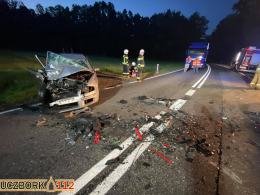 Czołowe zderzenie aut na DK45 w Jasieniu. Dwie osoby trafiły do szpitala