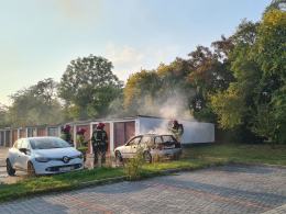 Na osiedlu Chabrów doszczętnie spłonął samochód