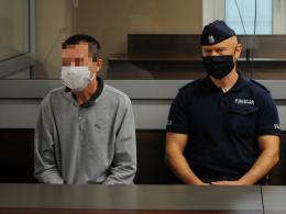 49-latek zadał kilkanaście ciosów nożem koledze, potem poszedł spać. Ruszył proces