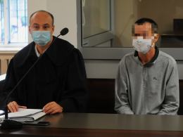 49-latek zadał kilkanaście ciosów nożem koledze, potem poszedł spać. Ruszył proces