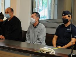 49-latek zadał kilkanaście ciosów nożem koledze, potem poszedł spać. Ruszył proces
