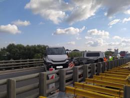 Laweta uderzyła w bariery energochłonne na A4