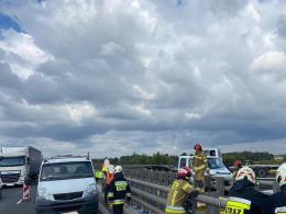 Laweta uderzyła w bariery energochłonne na A4