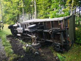 Wypadek na DK 11. Kierowca samochodu dostawczego trafił do szpitala