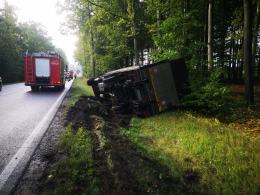 Wypadek na DK 11. Kierowca samochodu dostawczego trafił do szpitala