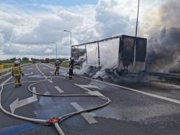 Pożar naczepy ciężarówki w gminie Dobrodzień