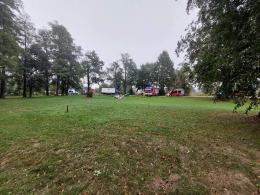 Kierowca ciężarówki uderzył w drzewo. Śmiertelny wypadek w Ujeździe