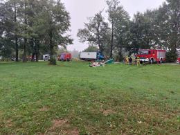Kierowca ciężarówki uderzył w drzewo. Śmiertelny wypadek w Ujeździe