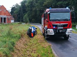 Kierowca stracił panowanie nad pojazdem i wpadł do rowu