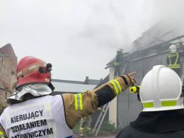 Pożar chlewni i stodoły w powiecie prudnickim. W akcji kilkanaście zastępów straży