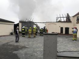 Pożar chlewni i stodoły w powiecie prudnickim. W akcji kilkanaście zastępów straży