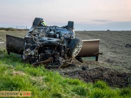 Dwie osoby trafiły do szpitala po dachowaniu pojazdu na trasie Byczyna-Kluczbork