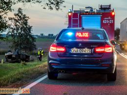 Dwie osoby trafiły do szpitala po dachowaniu pojazdu na trasie Byczyna-Kluczbork