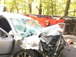 Tragiczny wypadek w Kotlarni. Nie żyje kierowca osobowej skody