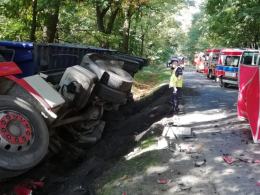 Tragiczny wypadek w Kotlarni. Nie żyje kierowca osobowej skody