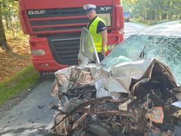 Tragiczny wypadek w Kotlarni. Nie żyje kierowca osobowej skody